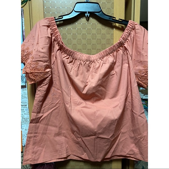 JustFab Off shoulder Top - New - Picture 2 of 8